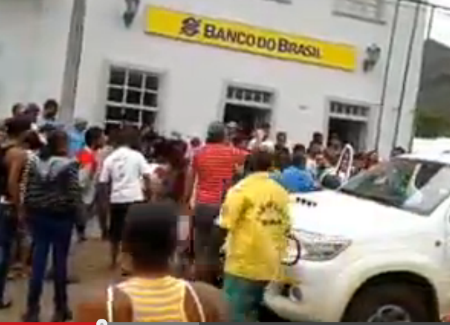 Mucug-vive-cenas-de-terror-em-mais-um-assalto-ao-Banco-do-Brasil