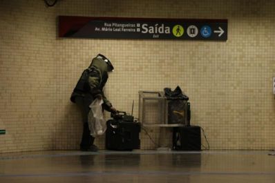 Alarme falso de bomba interdita estação do metrô