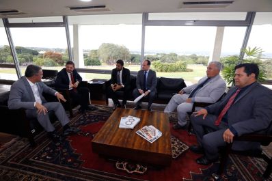 Ministro Rui Costa recebe prefeitos baianos 