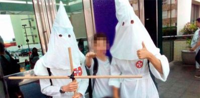 Alunos usam roupa da Ku Klux Klan em festa de colégio particular de Salvador