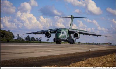 Avião da FAB que resgatará brasileiros decola para Polônia