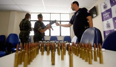 Polícia apreende armas de guerra em chácara na Bahia