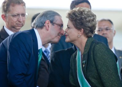 Em retaliação ao PT, Cunha acolhe pedido de impeachment contra Dilma