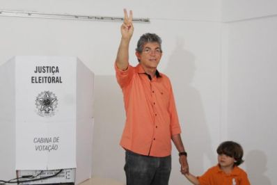 Ricardo Coutinho vence na Paraíba