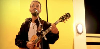 Jhon César lança clipe oficial de 'Fiz essa canção'