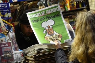 Charlie Hebdo se esgota à medida que chega às bancas