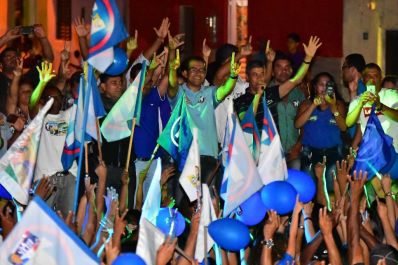 São Gabriel: Milhares acompanham caminhada de Hipólito e Nego na sede
