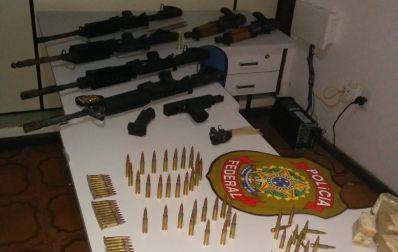 PF apreende arsenal de armas em Santo Estevão