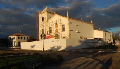 Rio de Contas reabre igreja e teatro restaurados