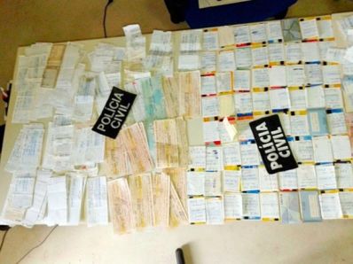 Casal é preso com 172 cartões do Bolsa Família em Amargosa