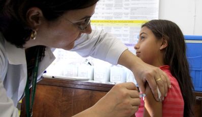 Menina vai para UTI depois de tomar 2ª dose de vacina contra HPV