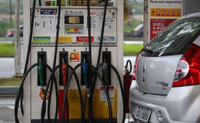 Preço da gasolina pode cair R$ 0,05 nos postos 