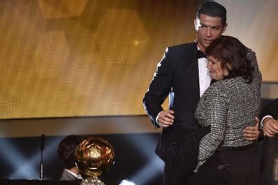 Mãe de Cristiano Ronaldo é detida em aeroporto espanhol