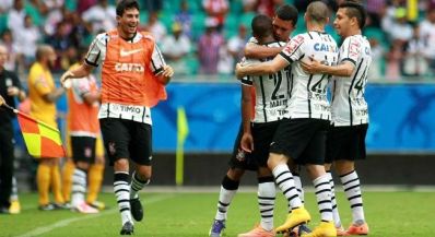 Corinthians leva susto, mas afunda o Bahia 