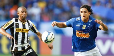Cruzeiro mata o jogo em 15 minutos e aumenta a crise no Botafogo