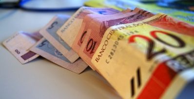 Orçamento prevê salário mínimo de R$ 945,80 em 2017