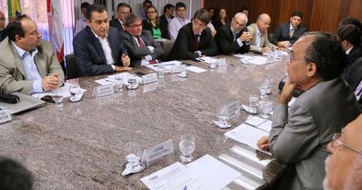 Governos federal e estadual discutem construção do Canal do Sertão Baiano