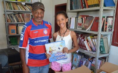  Menina de 12 anos cria biblioteca comunitária no sertão baiano