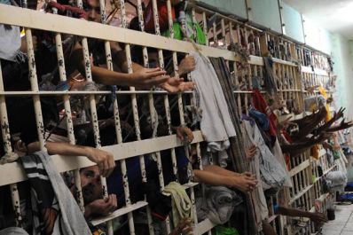Dia das Mães: detentos beneficiados por saída temporária já estão nas ruas
