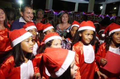 Festa, presentes e muita alegria marcam inauguração da ornamentação natalina de Ibititá