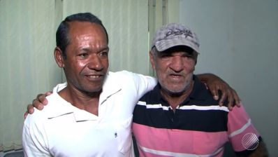 Pedreiro que vive de auxílio doença acha R$ 800 e 'peregrina' em busca do dono