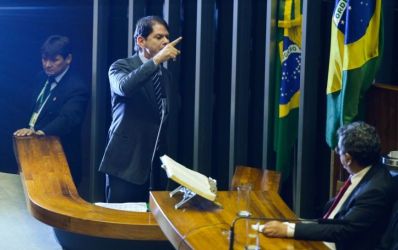 Cid Gomes diz que pediu demissão para não constranger base aliada