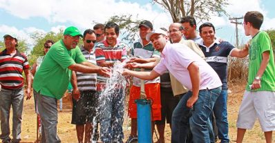 Prefeitura de Irecê abre poços em Queimada e Mocozeiro