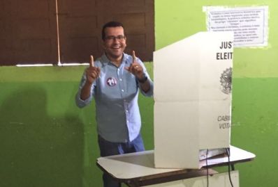 #Eleições2016: Hipólito votou em clima de confiança e fé em São Gabriel
