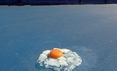 Humor: Tenista frita ovo no chão de quadra na Austrália. Pior é em Xique-Xique!... 