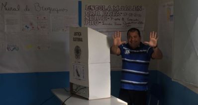 #Eleições2016: Com Canoão em festa, Cafu votou no Colégio José de Alencar