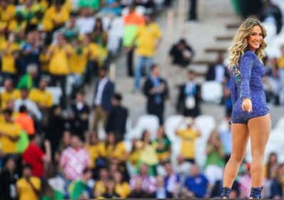 Look de Claudia Leitte para a abertura da Copa custou R$ 2,7 milhões