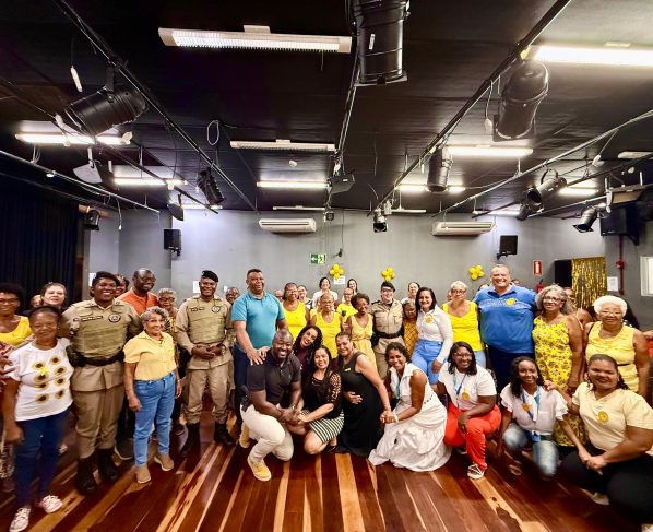 Grupo de Teatro da PMBA leva arte ao Cras de Itinga