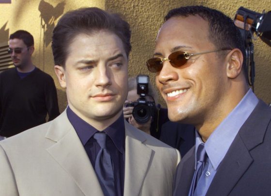 Brendan Fraser e Dwayne The Rock Johnson na premiere de O retorno da Múmia (Foto: Kevin Winter/Getty Images)