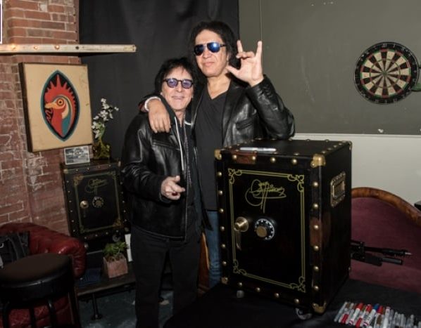 Peter Criss responde a Gene Simmons em polêmica sobre bateria
