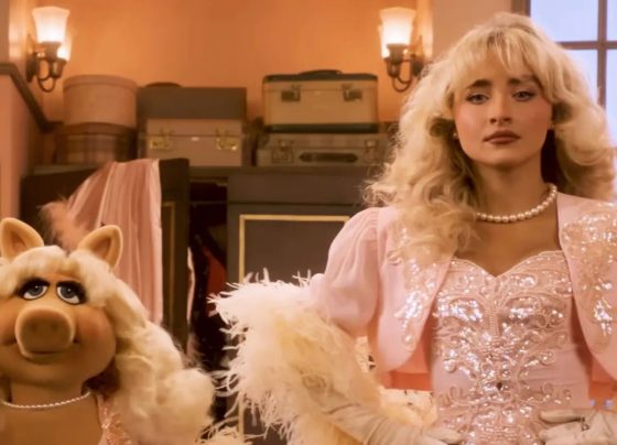 Sabrina Carpenter e Miss Piggy