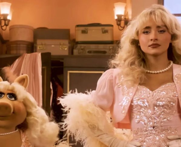Sabrina Carpenter e Miss Piggy
