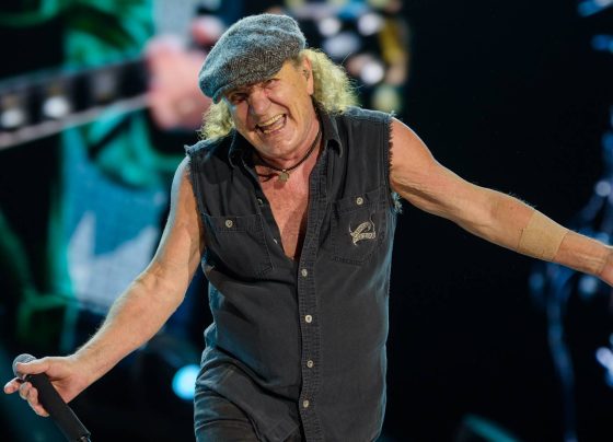 Brian Johnson, vocalista do AC/DC, ao vivo em São Paulo, 2026 (Foto: Leca Suzuki @lecasuzukiphoto para Rolling Stone Brasil)