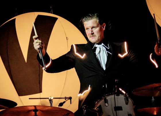 Chris Dangerous (Christian Grahn), do The Hives, em apresentação em outubro (Foto: Sergione Infuso/Corbis via Getty Images)