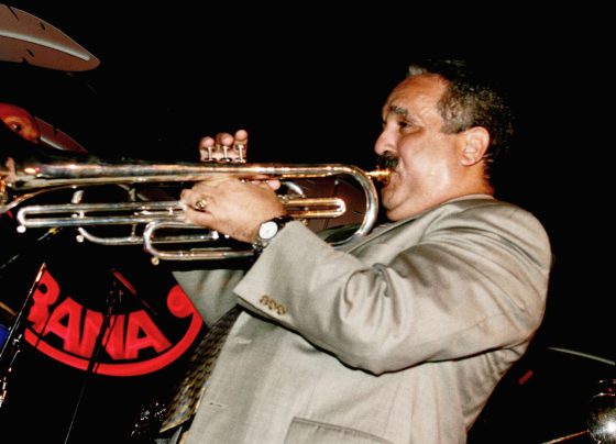 Willie Colón no famoso clube novayorquino Copacabana (Foto: Bill Tompkins/Getty Images)