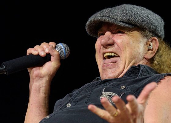Brian Johnson, vocalista do AC/DC, ao vivo em São Paulo, 2026 (Foto: Leca Suzuki @lecasuzukiphoto para Rolling Stone Brasil)